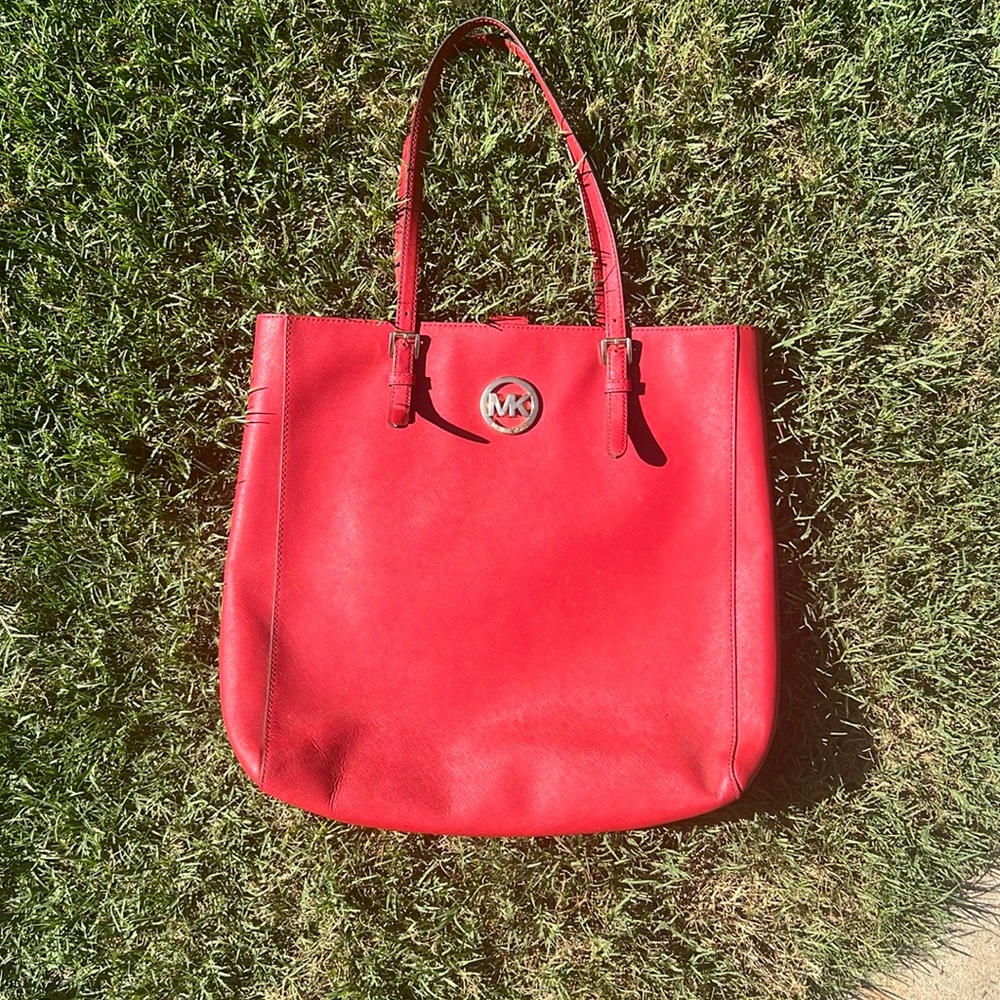 Michael Kors Jet Set Red bag
